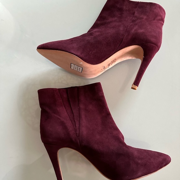 🎉🎉Host Pick 🎉🎉Joie burgundy suede ankle boots. Size 8.5 (IT 38.5) - Picture 3 of 6